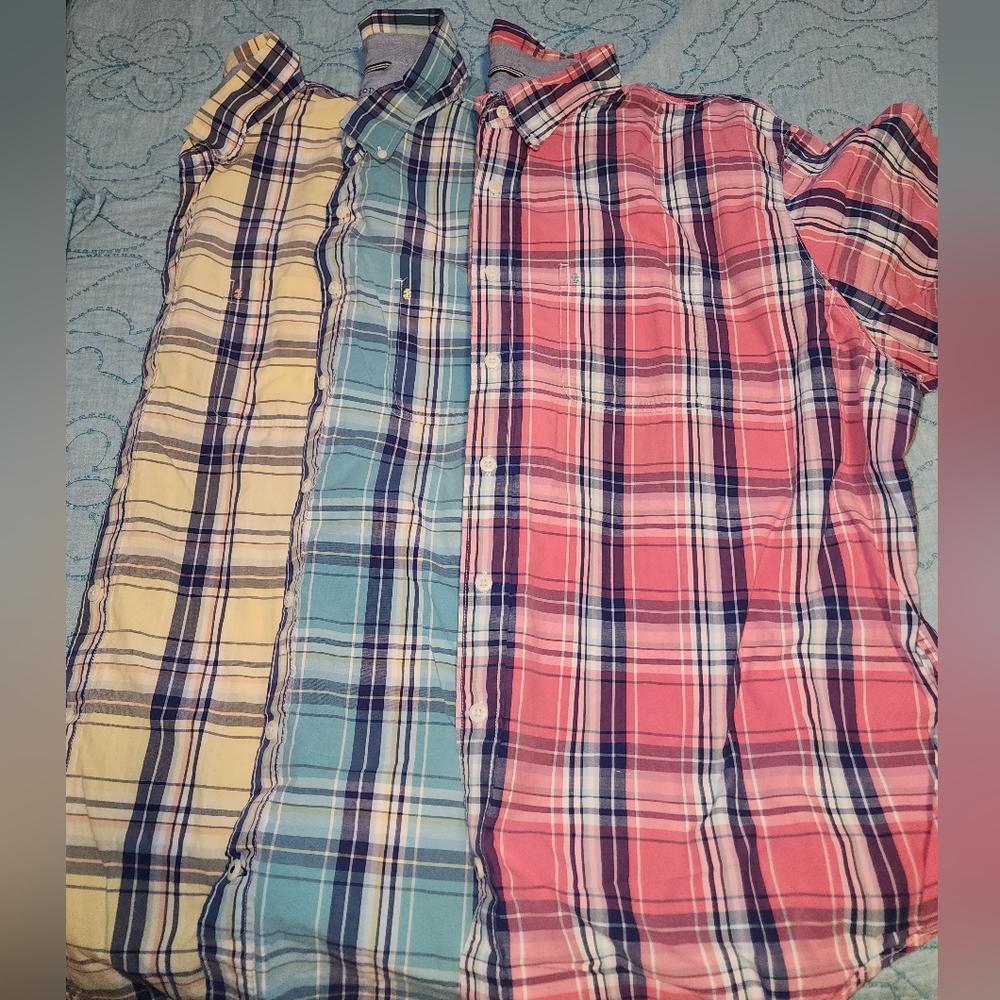 IZOD bundle of 3 men's short-sleeve button-down shirts in a loose size 3XL